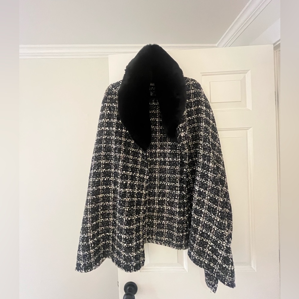 Tweed cape with fur collar - from Europe, UK